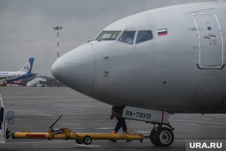 Рейс Екатеринбург - Новый Уренгой задерживается более чем на 18 часов