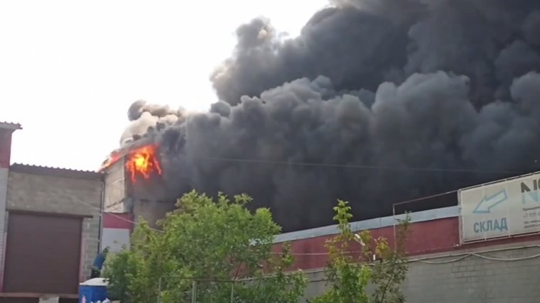 Дым видно из разных районов города