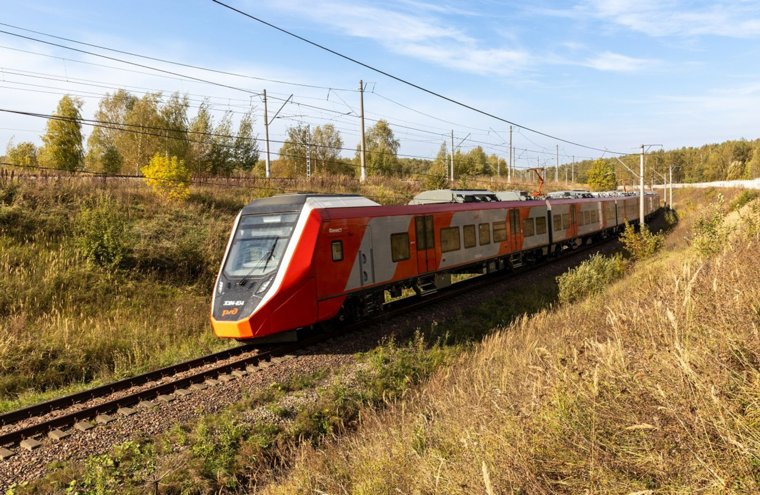 В прошлом поезда модели ЭС104 «Финист» были доступны только в составах на пять вагонов