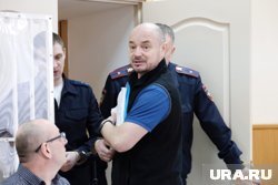 Бизнесмен Олег Дубов доставлен под конвоем в суд