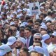 Тысячи людей собрались в центре Еревана, чтобы поддержать бизнесмена Карапетяна: онлайн-трансляция
