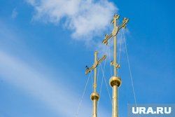 Откровенные кадры в нижнем белье около православной символики появились в сети и вызвали общественный резонанс