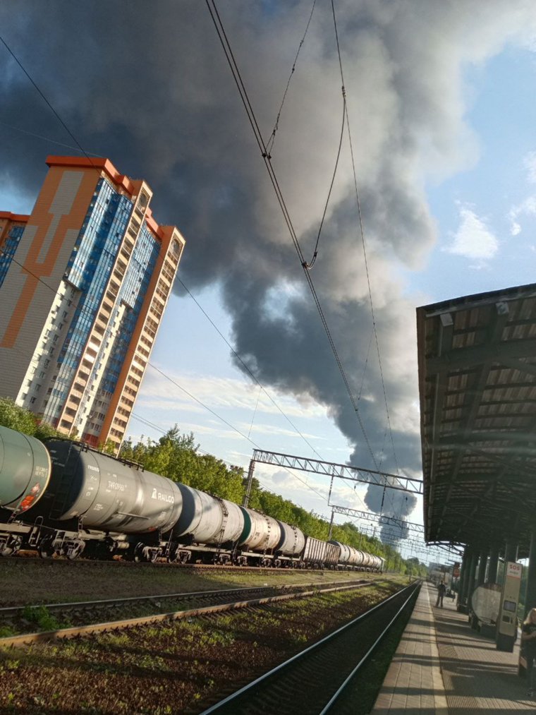 Дым виден в разных частях города