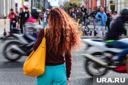 Молодежь каталась на питбайках