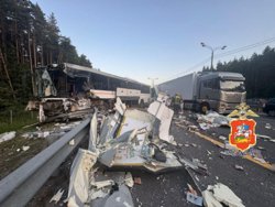 Автобус влетел в большегруз в Домодедово