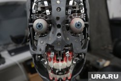 Антропоморфный робот Женя представлен на стенде ПМЭФ-2024 