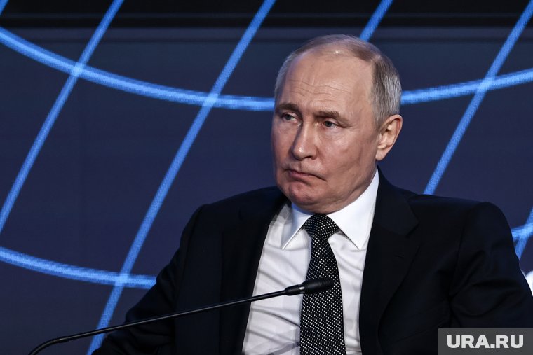 Президент России обсудил с тюменской семьей опыт помощи бездомным