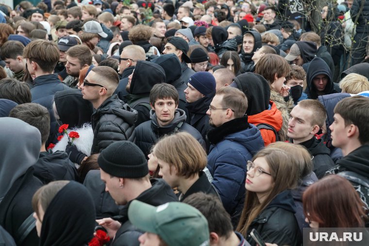 Тюменская молодежь собралась на улице Дзержинского до начала «часов тишины»