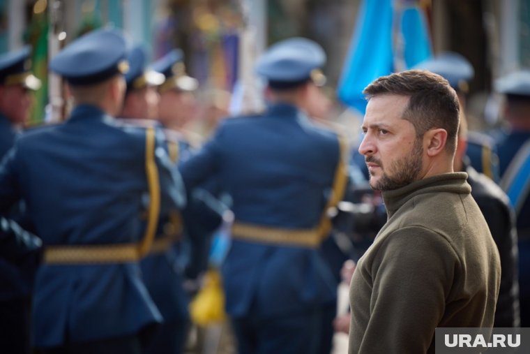 Решение о выводе войск зависит не от командующего армией, а от Зеленского, считает швейцарская газета