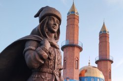Сузге Ханым лишила себя жизни, вонзив кинжал, подаренный ей Кучумом