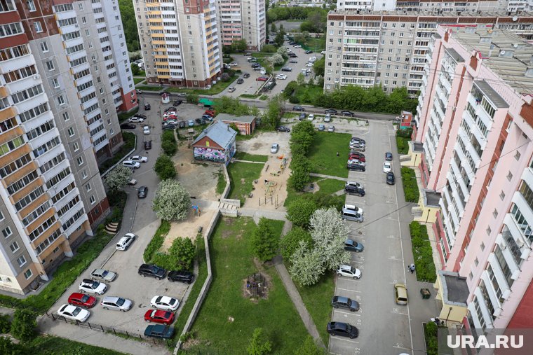 Тело женщины некоторое время лежало возле подъезда