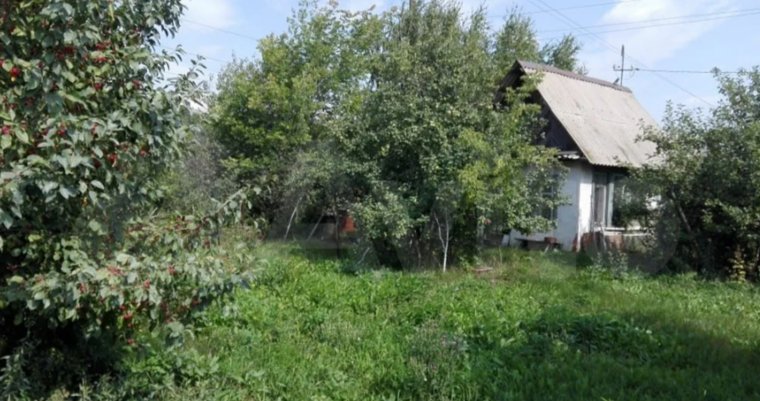 В Советском районе Челябинска в СНТ «Янтарь» продают участок 6 соток с дачей площадью 16 квадратов 