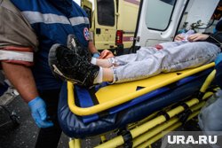 Четырех человек госпитализировали