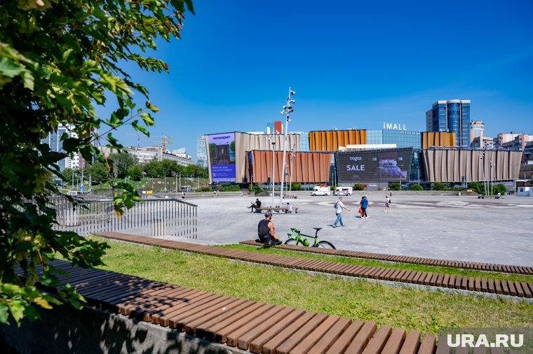 Эспланада в центре Перми освобождена от клещей
