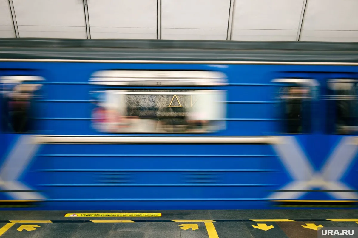 На Большой кольцевой линии метро Москвы есть проблемы с движением поездов, передает корреспондент URA.RU