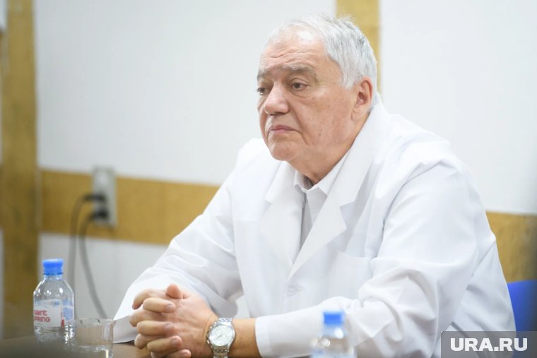К 73 годам у Яна Львовича всего одна запись в трудовой книжке - Уральский институт кардиологии