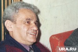 Вениамин Баснер вспоминал, что музыка для песни давалась ему с трудом