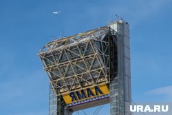 Ресторан над мостом в Салехарде закрыт уже несколько лет