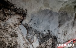 Разлив нефти оказался не свежим, его уже пытались засыпать песком