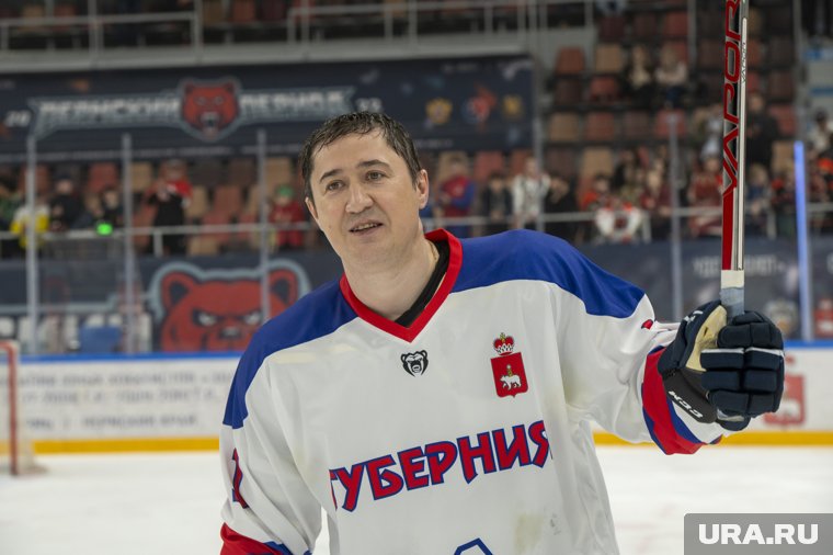 Дмитрий Махонин любит погонять шайбу