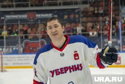 Дмитрий Махонин любит погонять шайбу