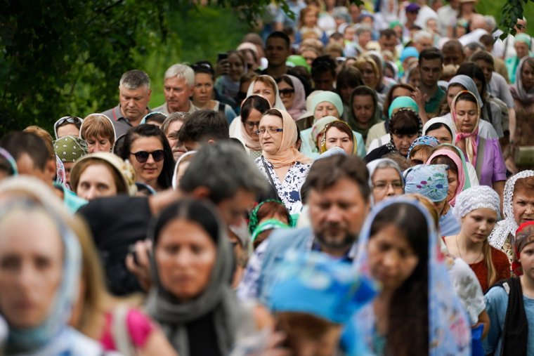 Крестный ход на территории Северо-Восточного викариатства Москвы в праздник Святой Троицы по маршруту «Дорога в Лавру»