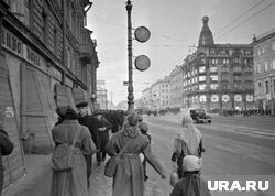 В осажденном Ленинграде раскупались и сборники стихов, и обучающие брошюры, и даже сказки