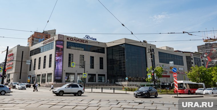 Вместо советского недостроя Юрий Борисовец построил современный ТЦ
