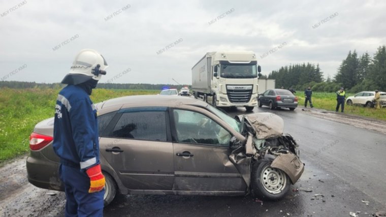 Транспортные средства были сильно повреждены