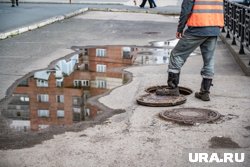 Запах канализации и вода стоит уже месяц