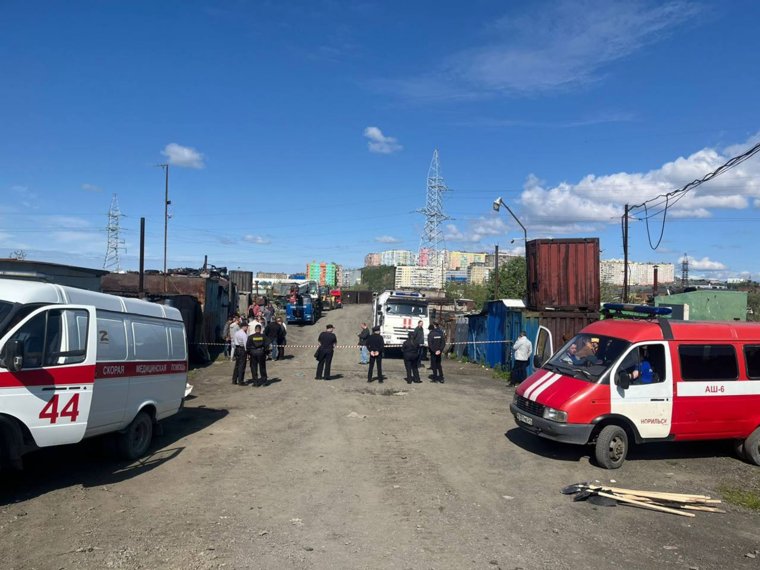 На территории обвала может находиться женщина-сторож