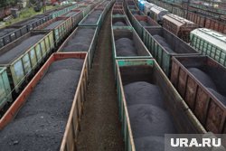 Возить уголь по железной дороге из Кузбасса на Дальний Восток при низких котировках невыгодно, и предприятия ждут субсидий