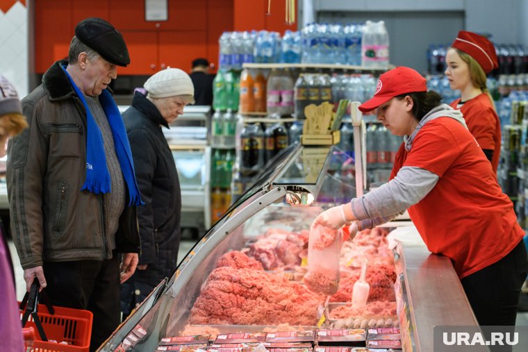 Цены на мясо в России упадут в долгосрочной перспективе благодаря инвестициям в разведение племенных животных, прогнозируют эксперты