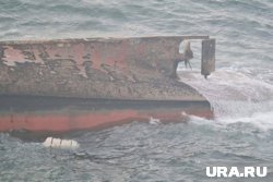 Грузовое судно "Григорий Ловцов" перевернулось в порту Корсаков у берегов Сахалина при перегрузке песка и щебня