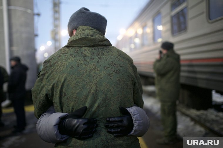 Военнослужащим, заключившим контракты в ЯНАО, выплатят 1,1 миллиона рублей