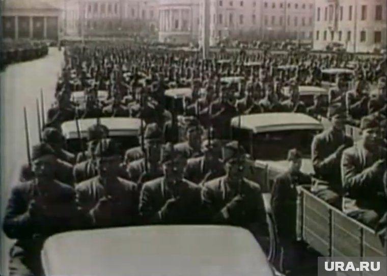 Заглавная тема и множество музыкальных тем из серий являются адаптациями песни «Священная война»