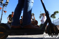 Самокатчик травмировал девушку