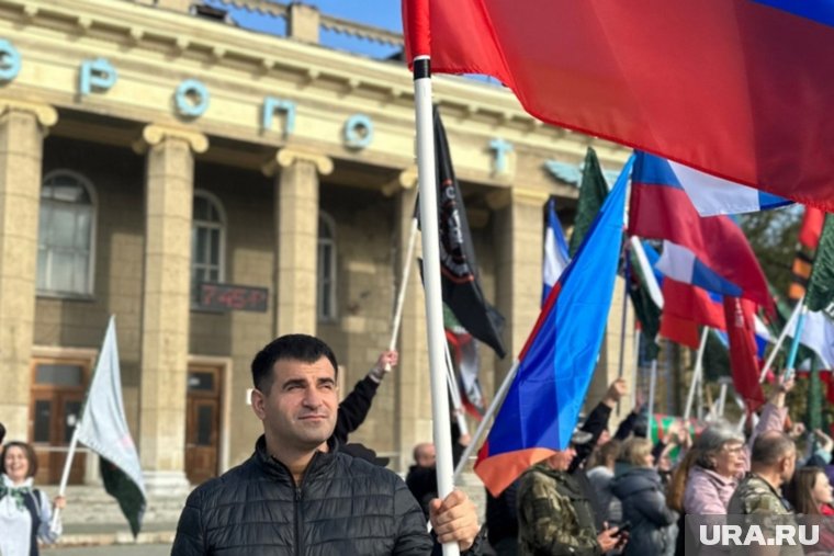 Руководит «Объединением русско-азербайджанской молодежи» Тофик Гусейнов