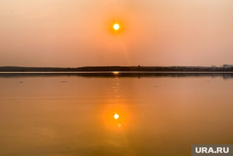 У водохранилища дежурит охрана и никого не пускает к водоему
