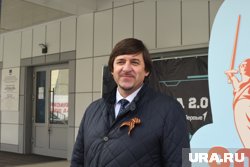 Максим Афанасьев спешил на парад, решая дела на ходу