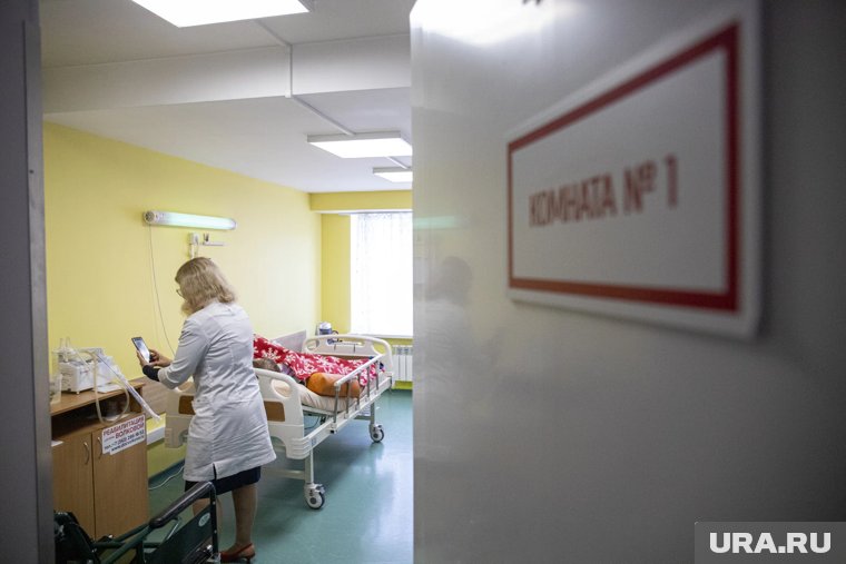 Волкова несколько раз в день обходит каждую палату и фиксирует все данные пациентов