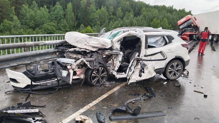 Водитель и пассажирка иномарки пострадали в ДТП