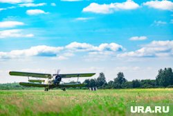 По сообщению прокуратуры, в самолете было два человека, один из которых погиб