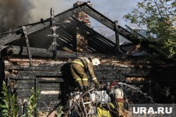 Основной рассматриваемой версией возникновения возгорания является неосторожное обращение с огнем при курении