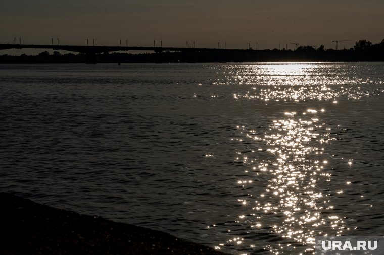 Водитель не справился с управлением и слетел с дороги в воду