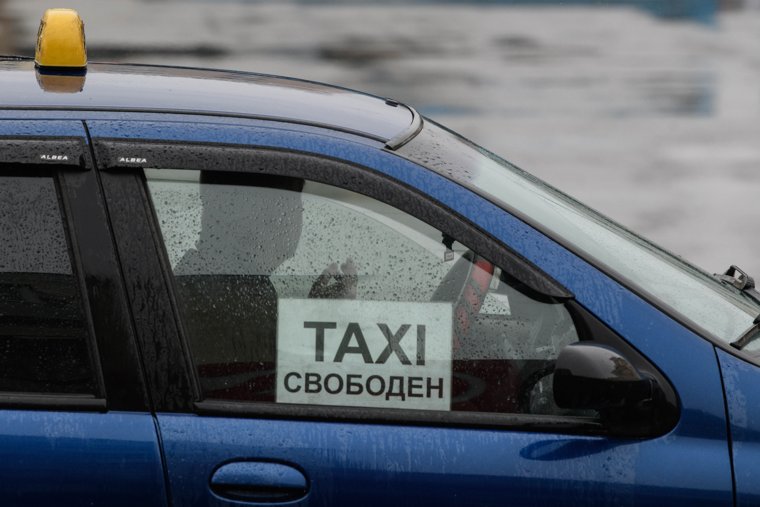 Таксисты хотят парковаться на длительное время