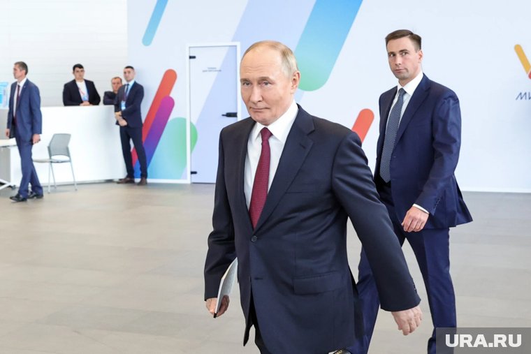 Более 40 лидеров поздравили Путина с днем рождения