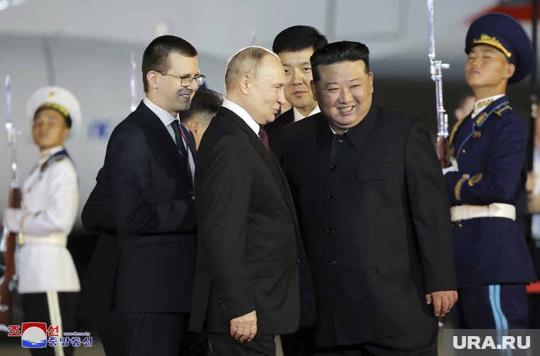 Только вступив в должность президента, Путину уже пришлось решать масштабные проблемы в стране