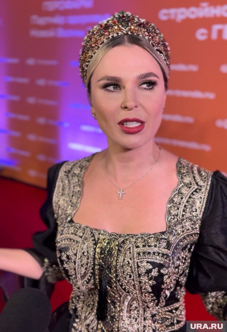 Пелагея пришла с короной на голове