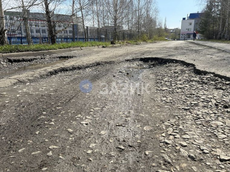 Дорога у школы №5 пришла в аварийное состояние